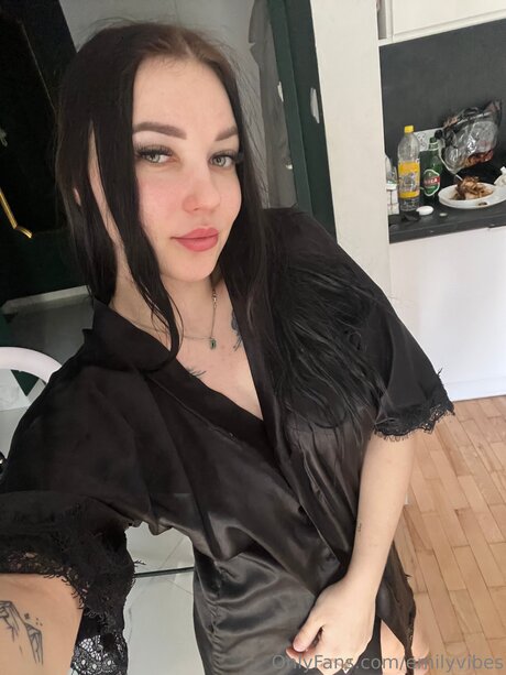 Emilyvibes top erotische fotos