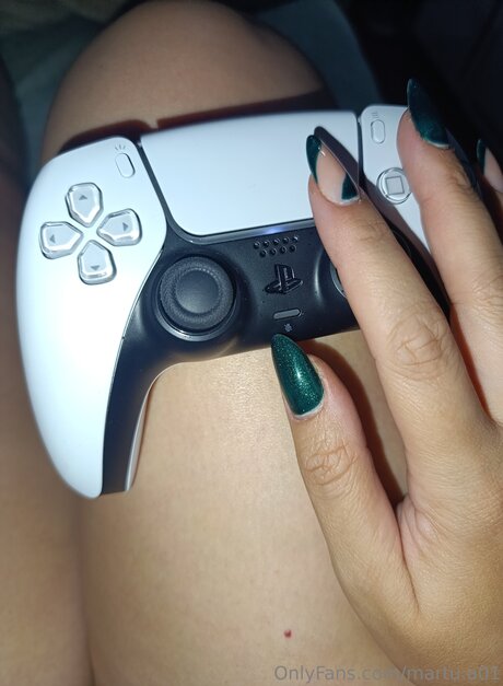 Martu A01 schauspielerin nackte archiv