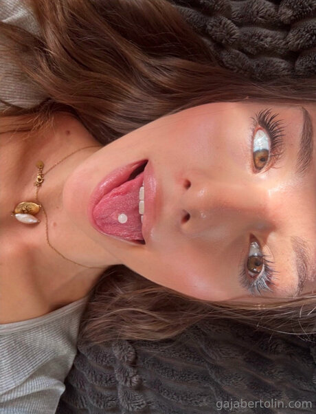 Gajabertolin nacktheit hübsche bilder