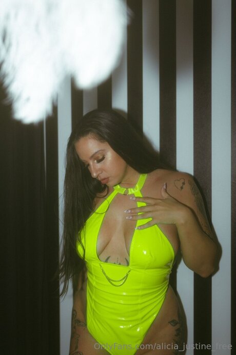 Alicia Justine Free kostenlose kunst galerie