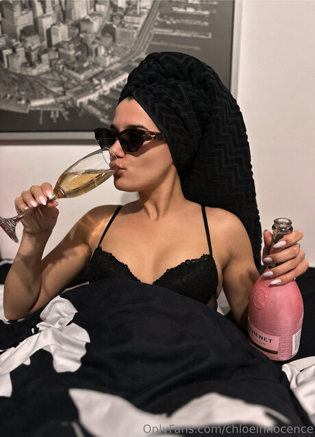 Chloeinnocence freie porno bild