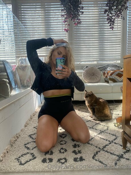 Everlee Lovely top erotische foto