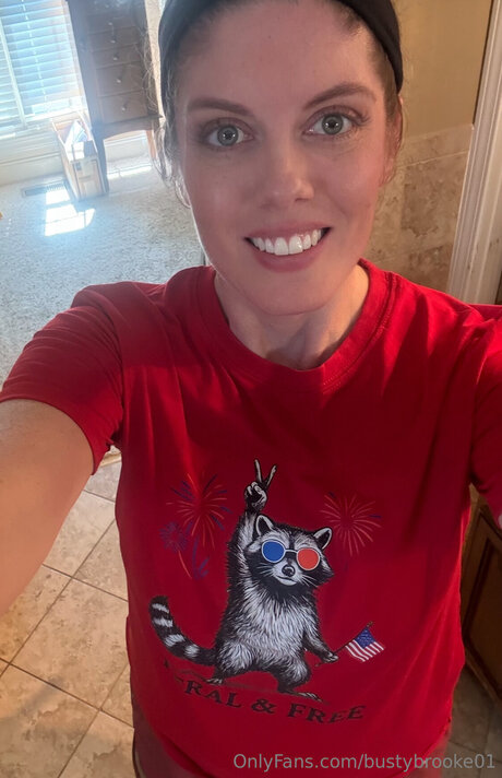 Bustybrooke01 nackt pornostar bilder