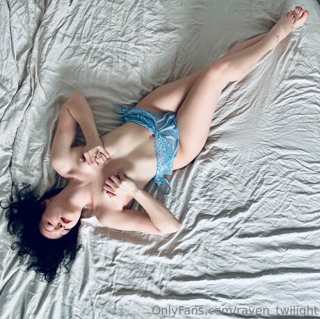 Raven Twilight model nette galerie