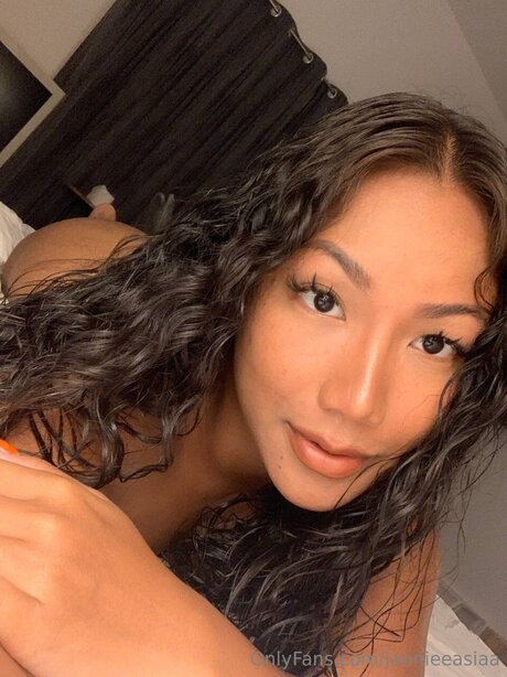 Jannieeasiaa erwachsene freie bild