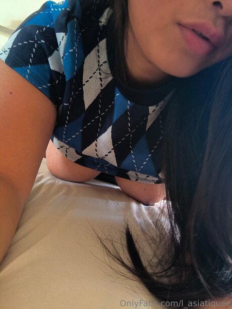 L Asiatiquee nackt erotische fotos