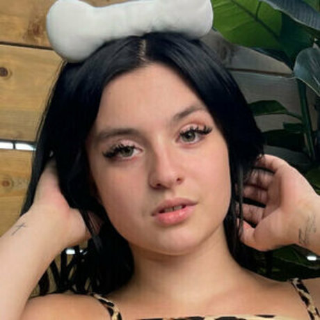 viickkxxo model kunst bild