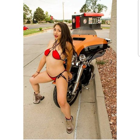 vollbusige asiatische onlyfans erwachsene nacktheit galerie