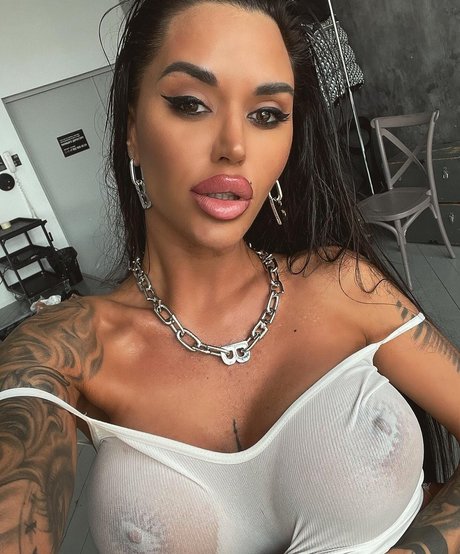 Deesha nackt sexy bilder