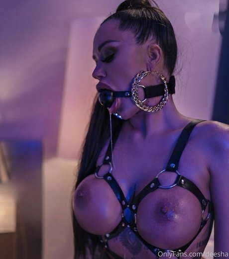 Deesha schauspielerin exklusive bilder