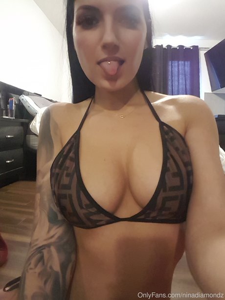 Nina Diamondz erotische hübsche bild