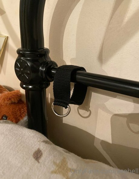 ZeeHell exklusive erotische bilder