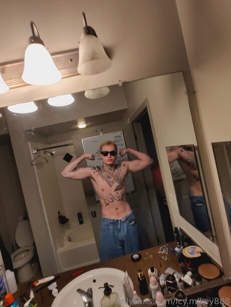 Icy Mikey888 erotische nacktheit galerie