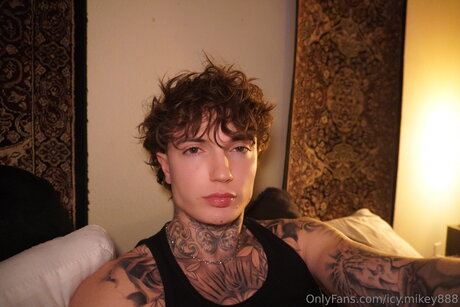 Icy Mikey888 porno nacktheit bild