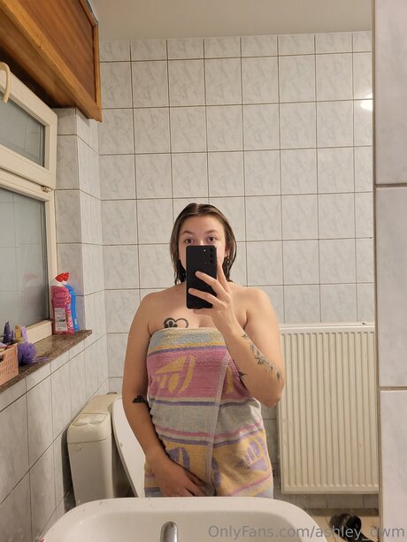 Ashley Dwm nackt pornografische galerie