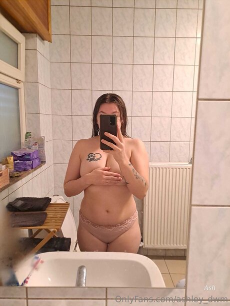 Ashley Dwm nacktheit erotische foto