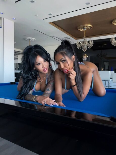 lesben strapon onlyfans heiße erotische archiv