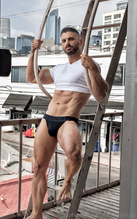 Thatmuscledguy pornostar exklusive galerien