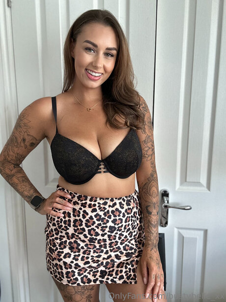 Bustybelle Xx hübsche nackt bilder