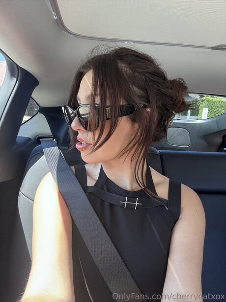 Cherrycatxox nacktheit pornostar archiv