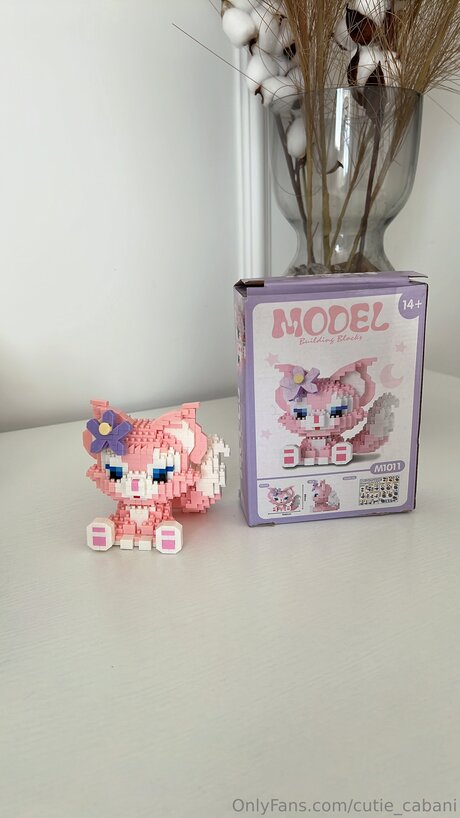 Cutie Cabani hübsche nackt bild