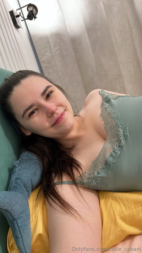 Cutie Cabani schöne erotische fotos