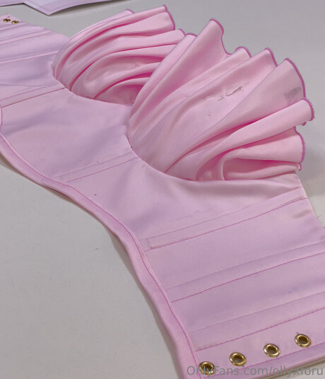 wachs-onlyfans heiße kunst galerie