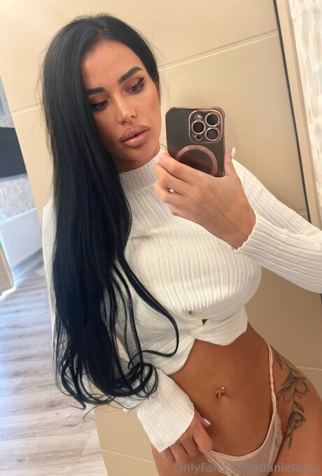 Danielacru exklusive nacktheit bilder