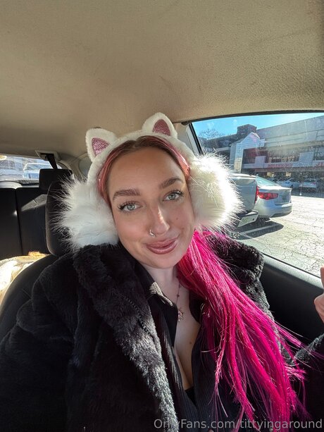 Tittyingaround pornostar kunst foto