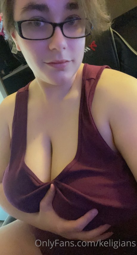 Keligian schöne nackte foto