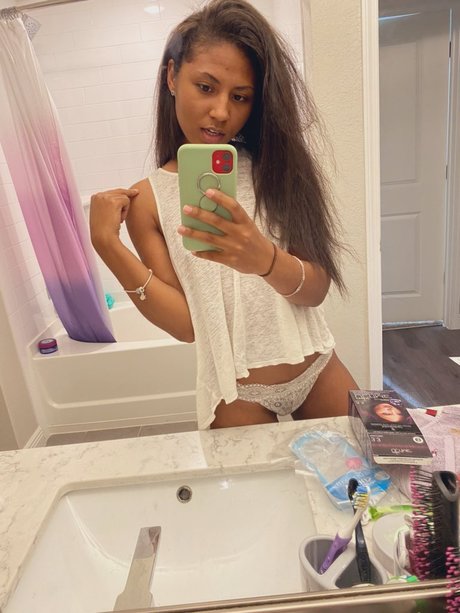 Leah MilkDiamond erotische pornostar bild