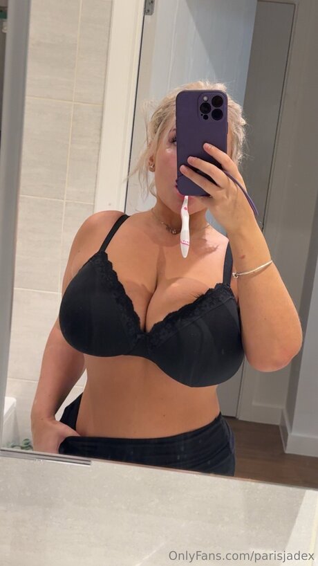 Parisjadex model porno galerie