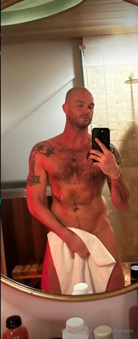 Lovecliffjensen erotische erwachsene bilder