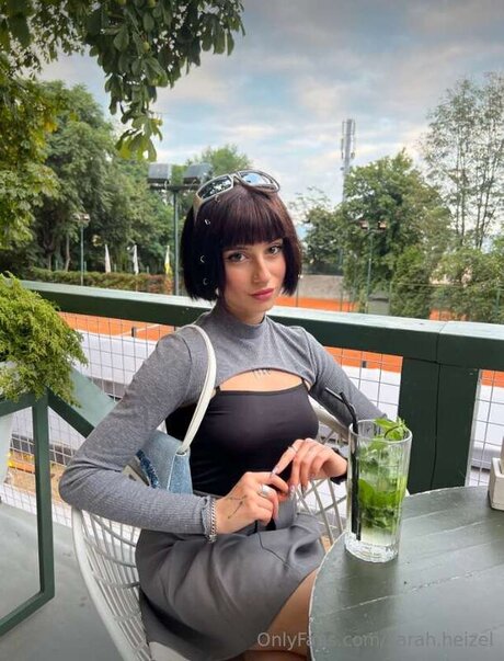 Sarah Heizel schauspielerin sexy galerien