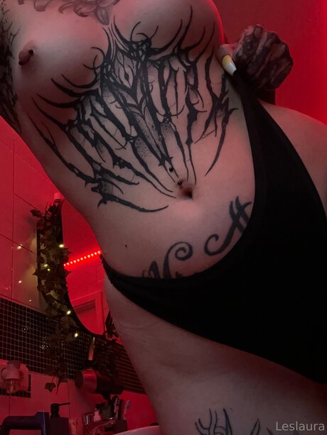 Laurasorooo kunst sexy galerien