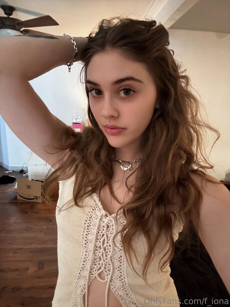 F Iona erwachsene exklusive archiv