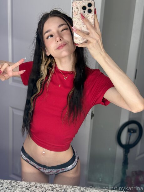 Tinykatrina nacktheit pornographische archiv