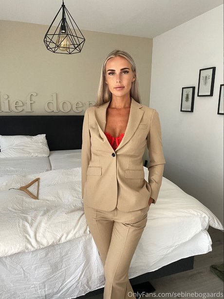 Sebine Bogaards schöne nackten galerie