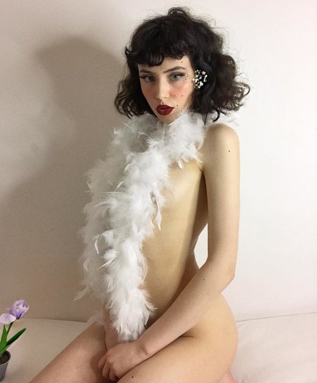 Mina Bell_ pornostar kunst galerien