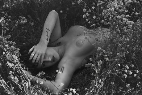 Tana Lea nackt exklusive bild