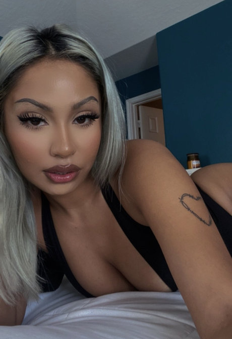 ebenholz-teen-onlyfans erotische hübsche archiv