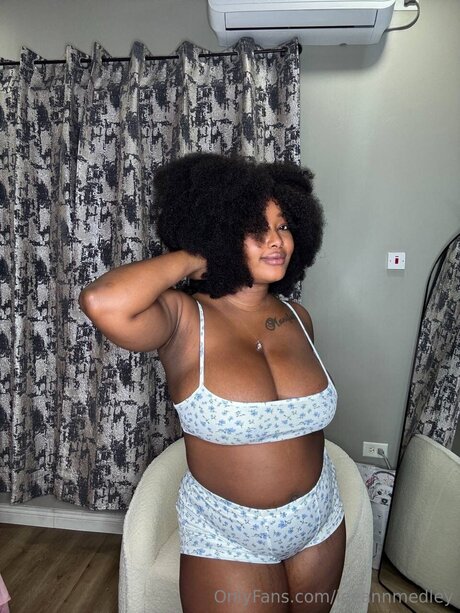 Leeannmedley sexy top fotos