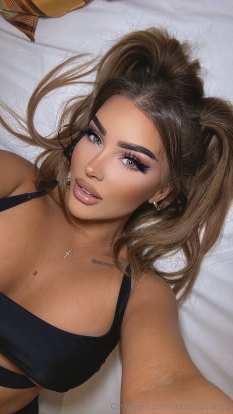 Itsaspenreign schauspielerin heiße bilder