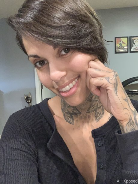 Aili Xposed erotische perfekte archiv