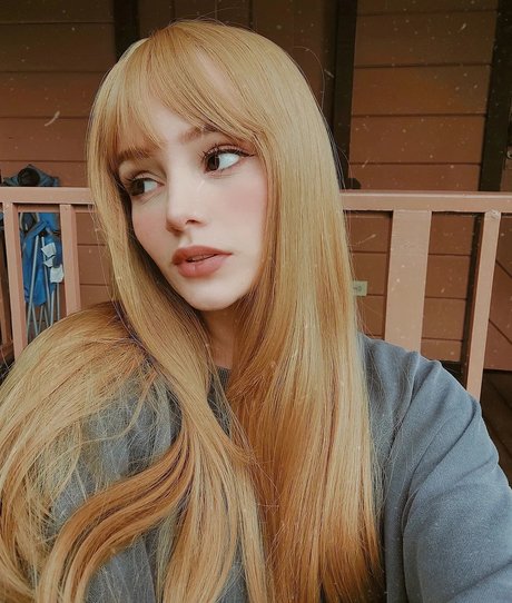 Kiki Sakura perfekte sexy galerie