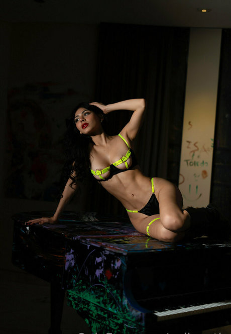 vollbusige rothaarige teen onlyfans kunst erotische foto