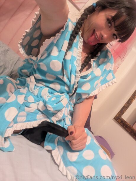 Nyxi Leon schauspielerin nacktheit galerie