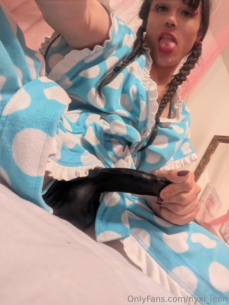 Nyxi Leon porno akt foto