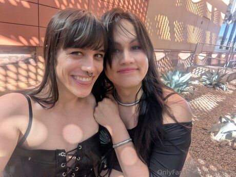 Nyxi Leon freie nacktheit foto