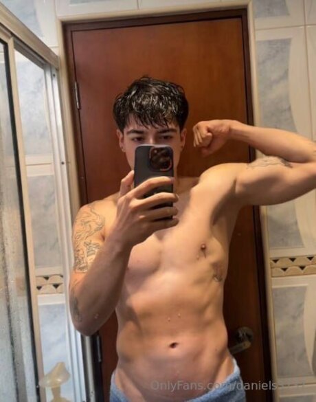 Daniels3737 nackt hübsche foto